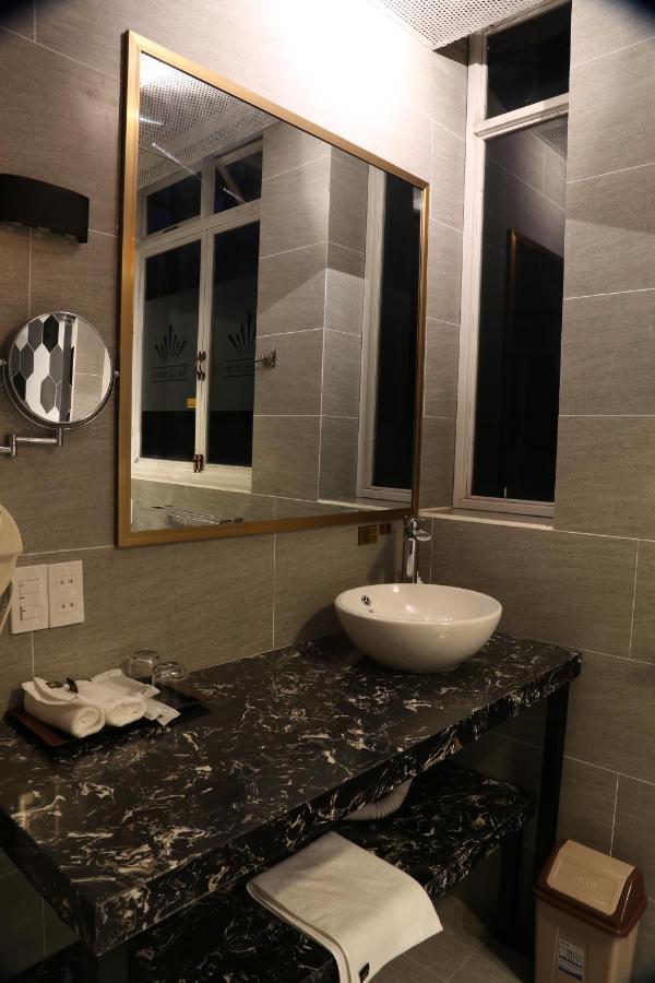 The Queendor Boutique Hotel مدينة هوشي منه المظهر الخارجي الصورة